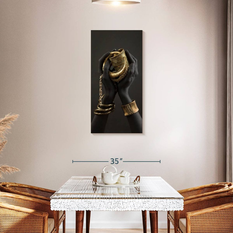 Femme africaine, mains dorées sur toile, H 42 po x l 21 po x P 1,25 po