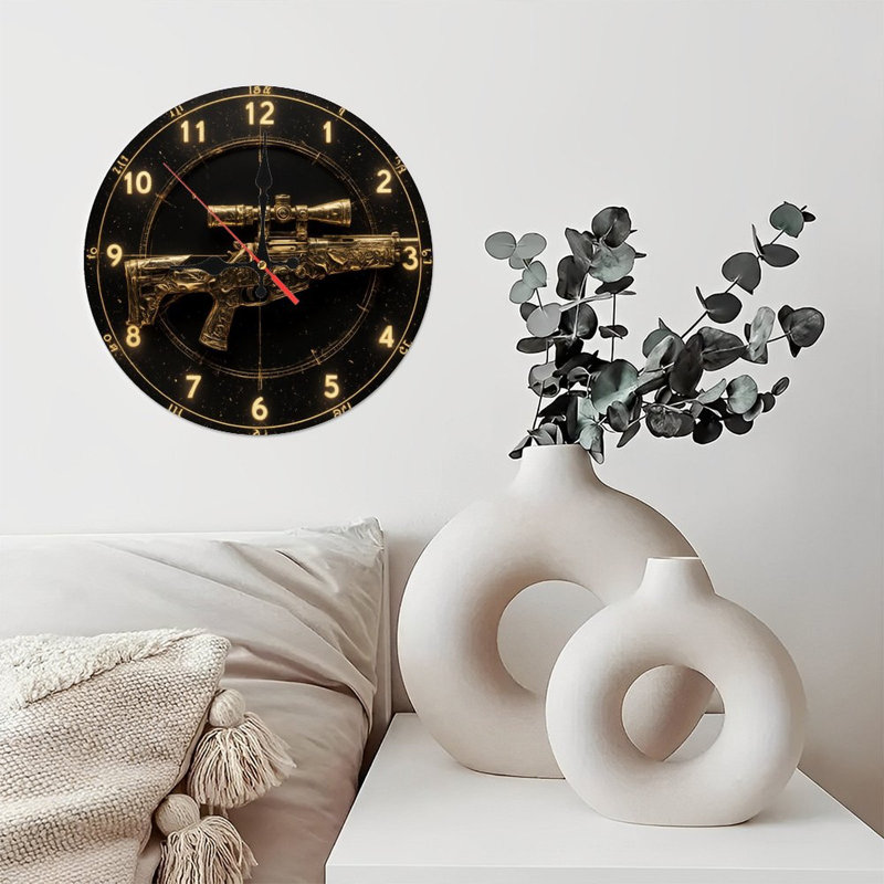 Horloge avec fusil doré