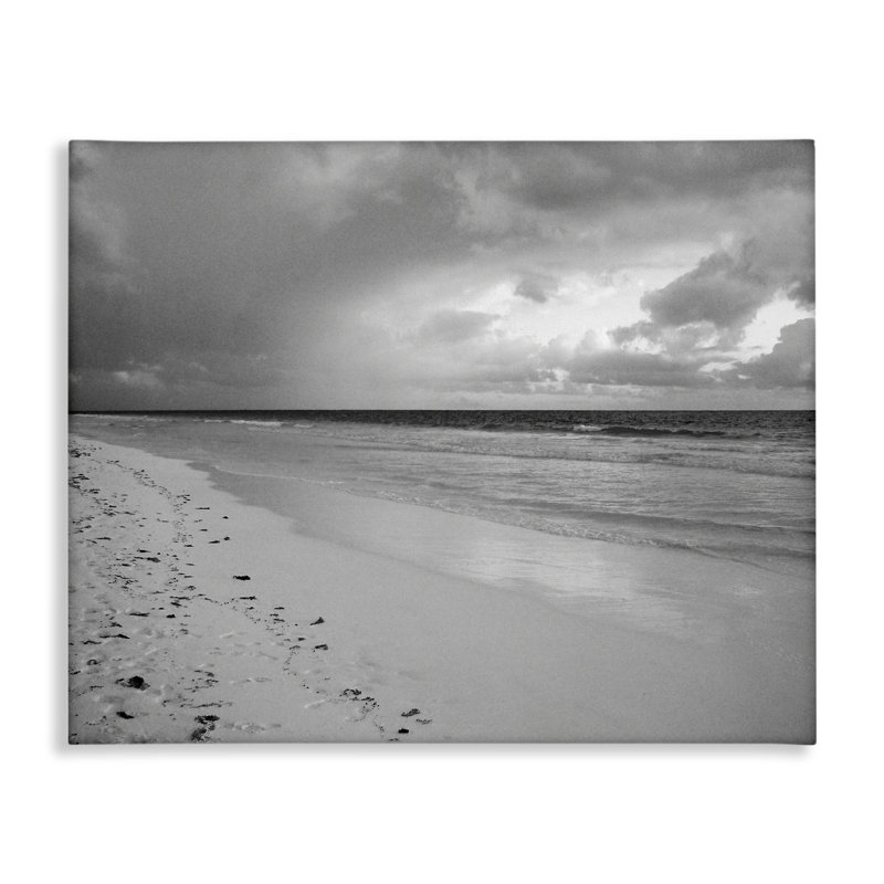 «Beach Shore with Footprints Canvas» par Jairo Rodriguez, H 24 po x l 30 po