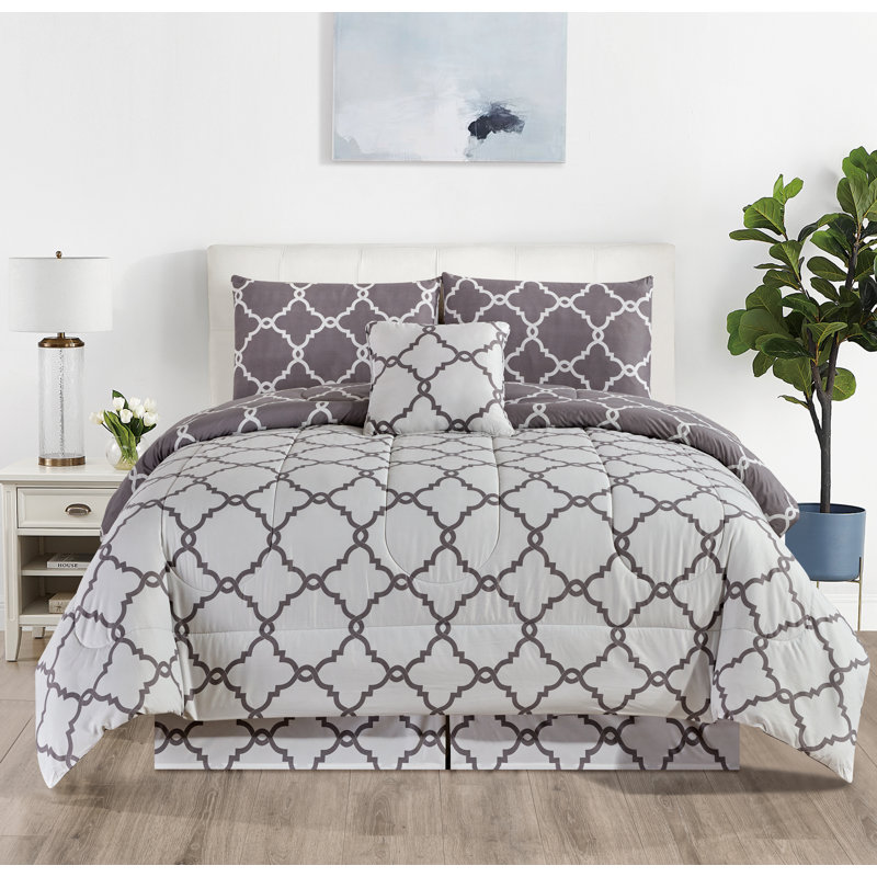 Quatrefoil Gray Reversible Queen Duvet Set with Shams