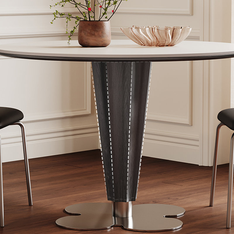 Table de salle à manger ronde.