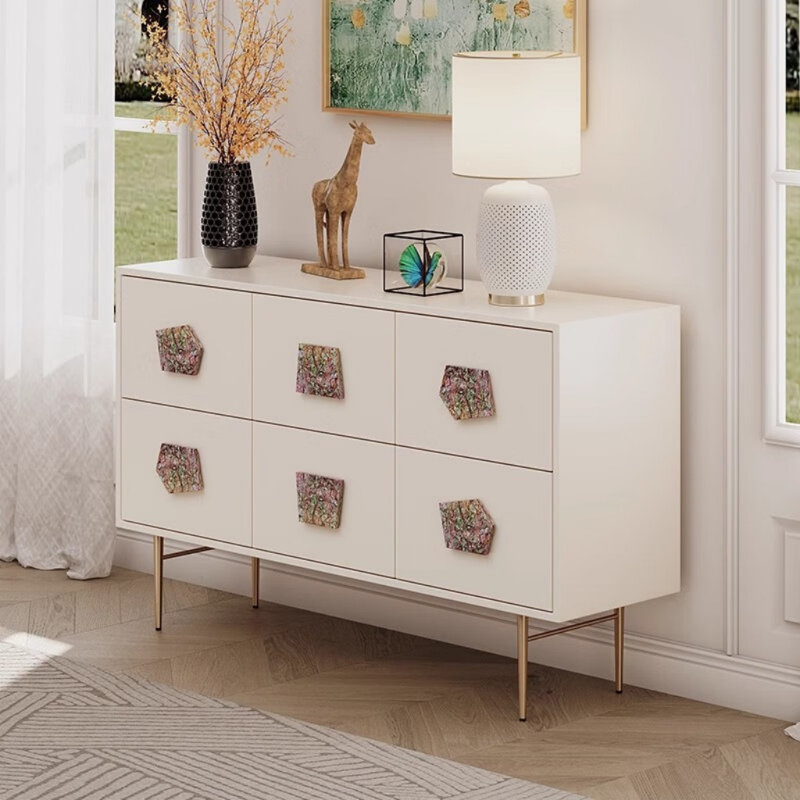 Buffet artistique de style crème français, H 33,46 po x l 55,12 po x P 15,75 po