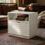 Grande table de chevet et tiroir ouvert Coastal, finition blanche