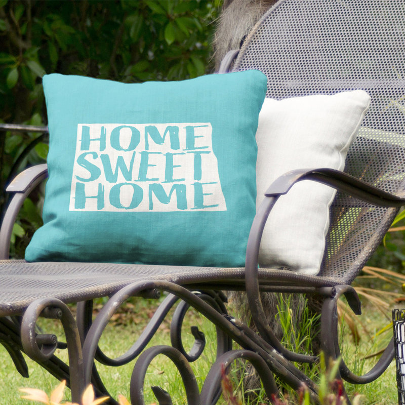 Coussin intérieur / extérieur Home Sweet, 20 po x 20 po, Dakota du Nord, Bleu sarcelle