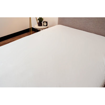 Encased Polyester Hypoallergenic Mattress Protector