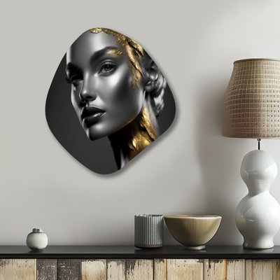 Exquise beauté en noir et or II - mode femme, forme de nébuleuse, art mural asymétrique en métal