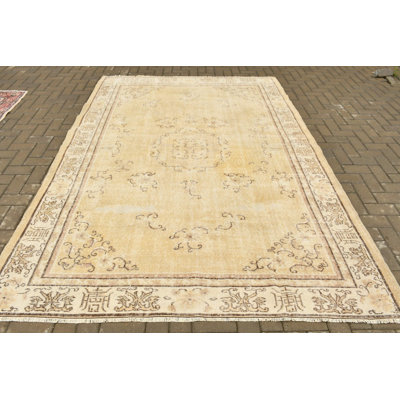 Grand tapis turc rétro beige avec un motif oriental tissé à la main en laine antique pour une touche classique dans votre décor