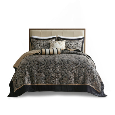 5 Piece Jacquard Bedspread Set With Throw Pillows