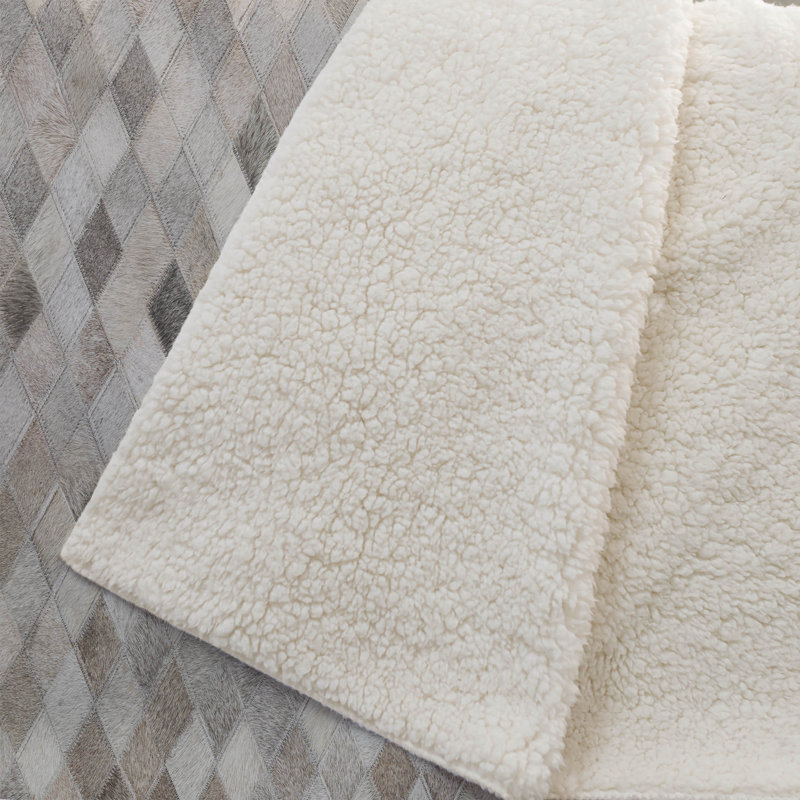Jeté 50 po x 70 po en microfibre beige et ivoire