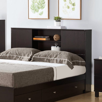Armoire de rangement résistante à la poussière avec portes coulissantes et quatre casiers à tablettes pour une vie organisée