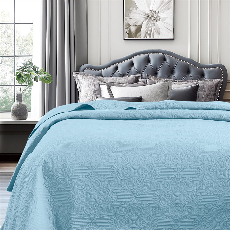 Light Blue King Size Floral Design Lightweight Quilt Elegant Bedroom Decor Reversible Single Quilt, Light Blue, King Quilt