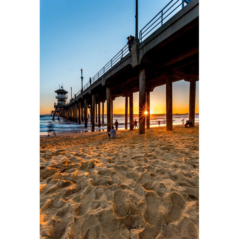 Huntington Beach Pier par Joshua Miller - Photographie sur toile tendue, L 20 po x H 30 po
