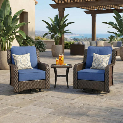 Ensemble de 3 chaises pivotantes en osier pour l'extérieur avec coussins et table d'appoint