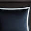 Ensemble de couette 8 pièces bleu marine/argent, format Queen. Tissage médaillon raffiné. Garnie. Comprend une couette, des taies d'oreiller carrées, des coussins décoratifs et un cache-sommier. Lavable à la machine. Bleu marine/argent. Ravissant. Contient 1 ou 2 pièces.