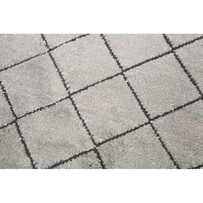 Kendale Geometric Area Rug in Gray/Black