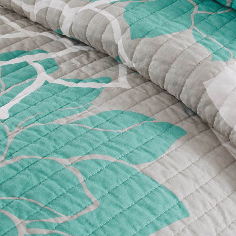 Reversible Printed Cotton Quilt Set with Decorative Pillows