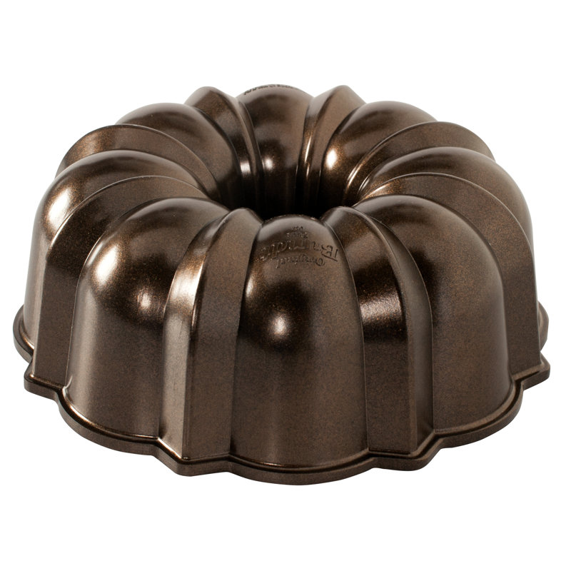 Nordic Ware Original ProCast Bundt Non-Stick Round Pan, Original