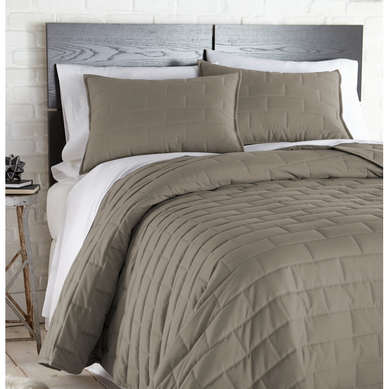 Southshore Fine Linens Brickyard Lightweight Oversized Quilt Set with matching shams, King/Cal. King Quilt + 2 King Shams