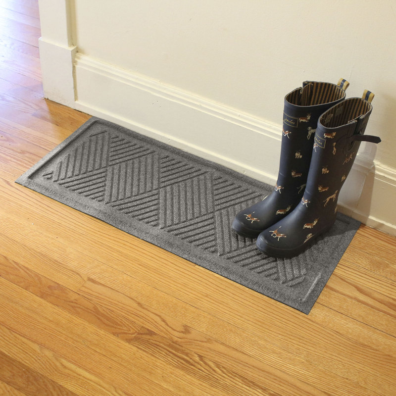 Tapis de jeu intérieur et extérieur 15 po x 36 po WaterHog® Diamonds, Gris moyen