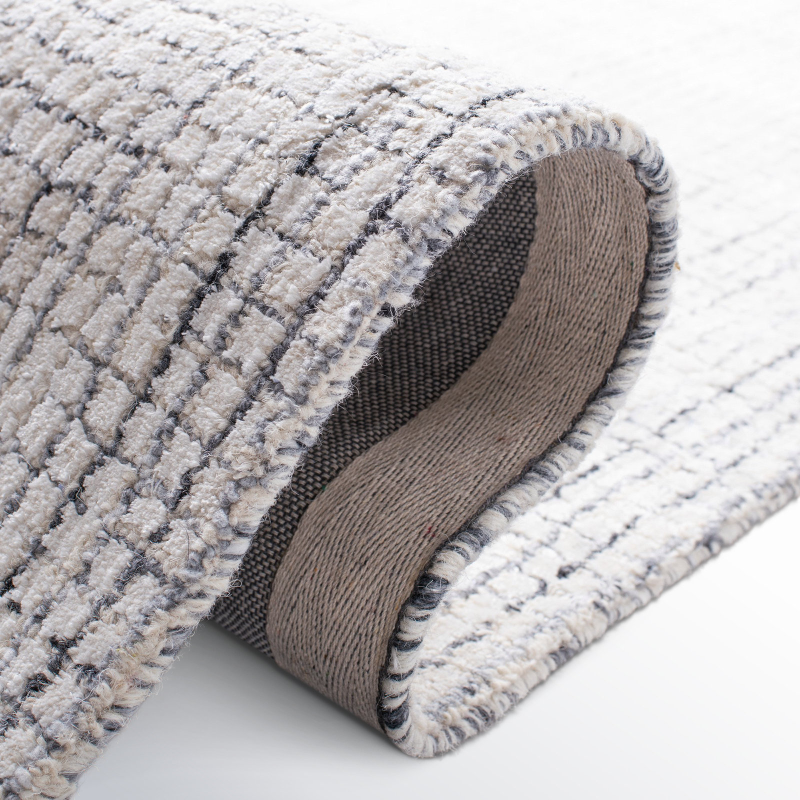Rowe Handmade Tufted Ivory/Grey Area Rug, Round 6'