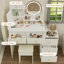 Bureau de coiffeuse élégant avec miroir, lumières et fauteuil rembourré, éclairage réglable en 3 couleurs pour le maquillage et le rangement