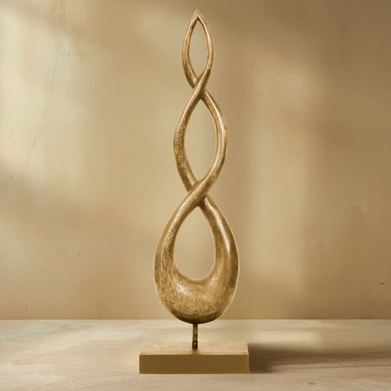 Sculpture en bois sur base, Doré