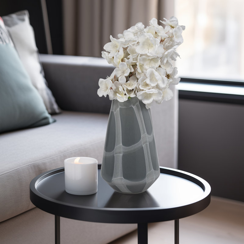 Vase en verre gris Chambre Victoria, H 9 po x l 5 po x P 5 po