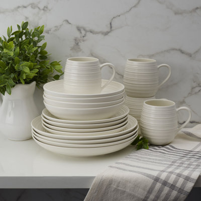 Mikasa Swirl Coupe 16 Piece Dinnerware Set, Service For 4