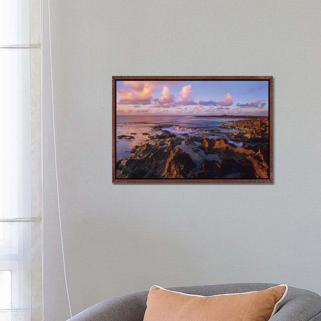 Dusk At Shark's Cove, Oahu, Hawaii von Tim Fitzharris - Galerie-verpackte Leinwand Giclée auf Leinwand