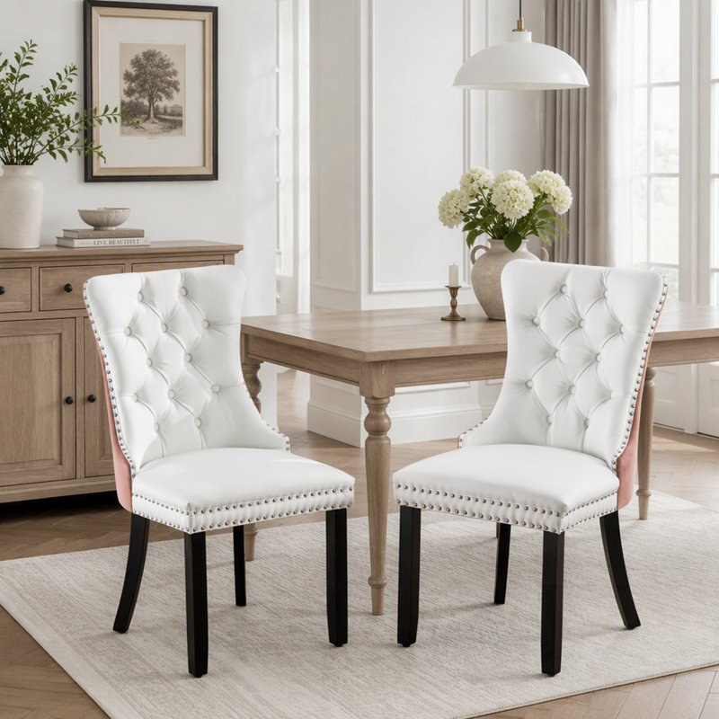 Ensemble de 2 chaises de salle à manger haut de gamme Nikki Collection, capitonnées, en bois massif, revêtues de PU et de velours, pieds en bois et garniture cloutée.