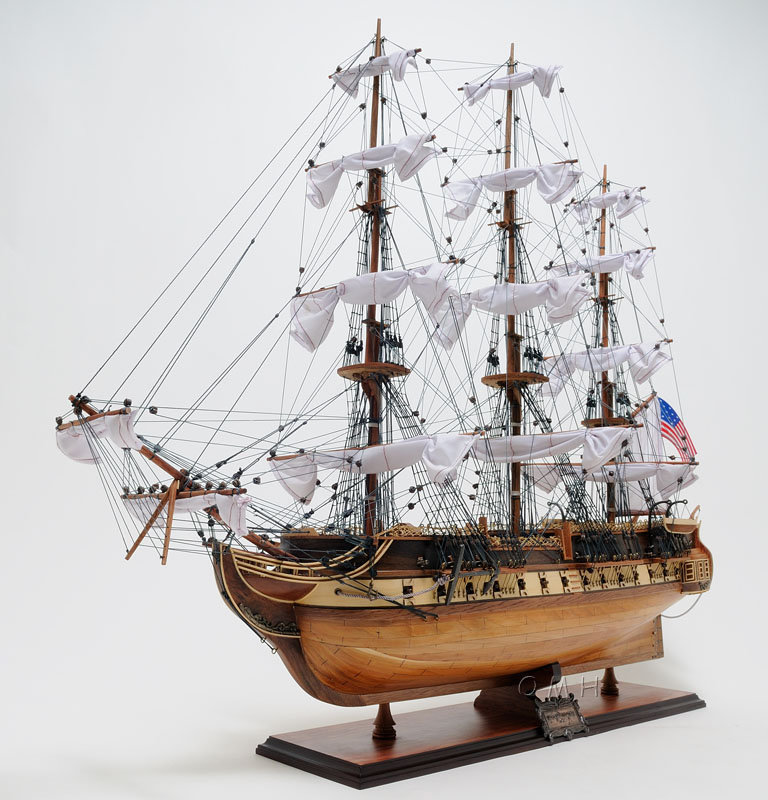 USS Constitution avec vitrine de plancher