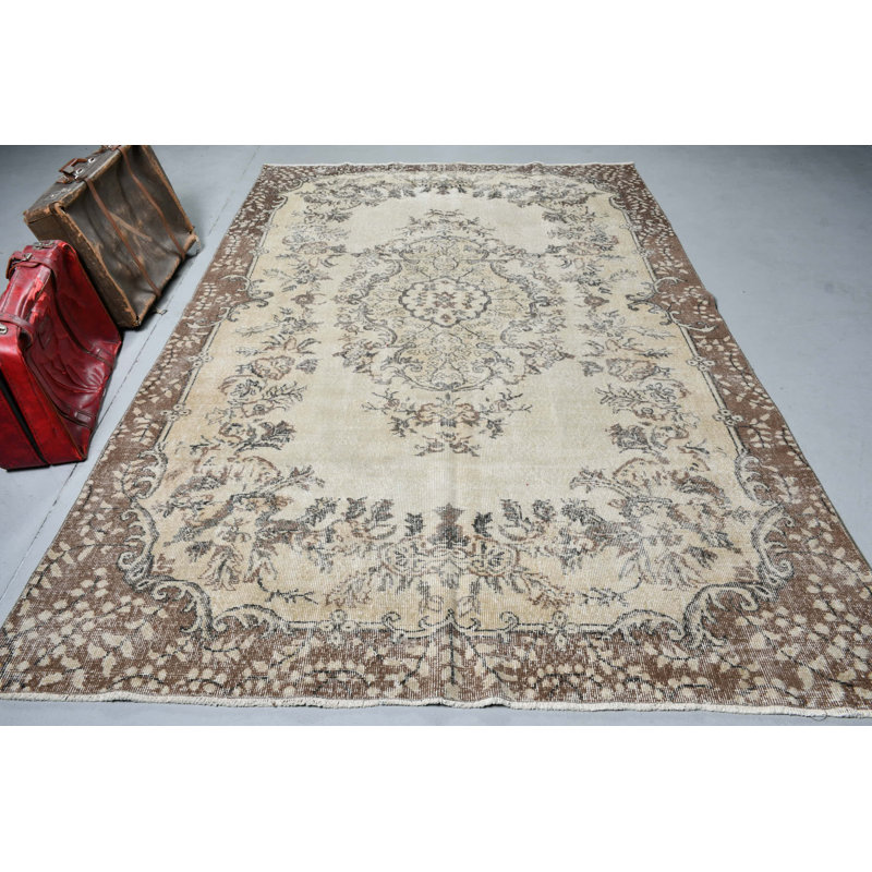 Grand tapis Oushak turc vintage fait à la main en beige antique pour un décor de salon élégant