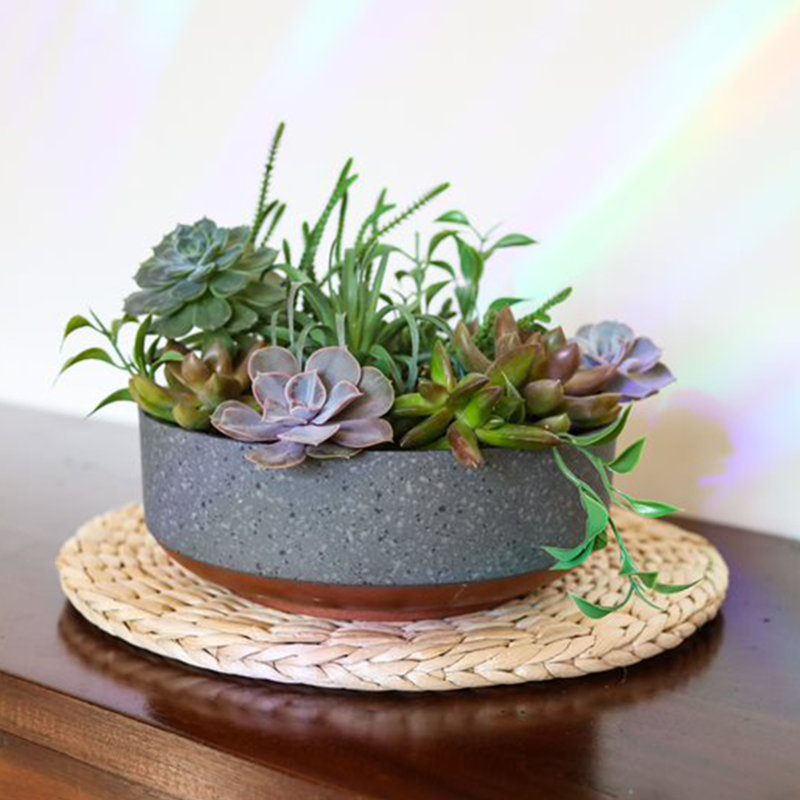 Pot à fleurs en plastique 