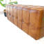 Banc en cuir brun clair avec repose-pieds et tabouret