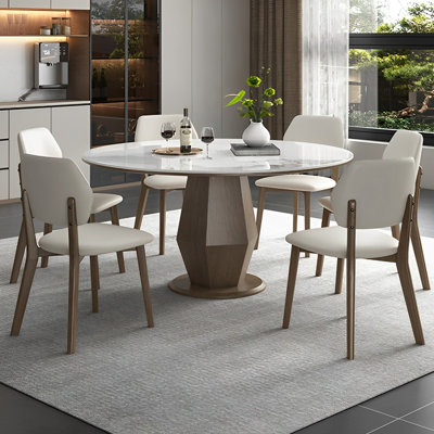 Ensemble simple de table de salle à manger et de chaises
