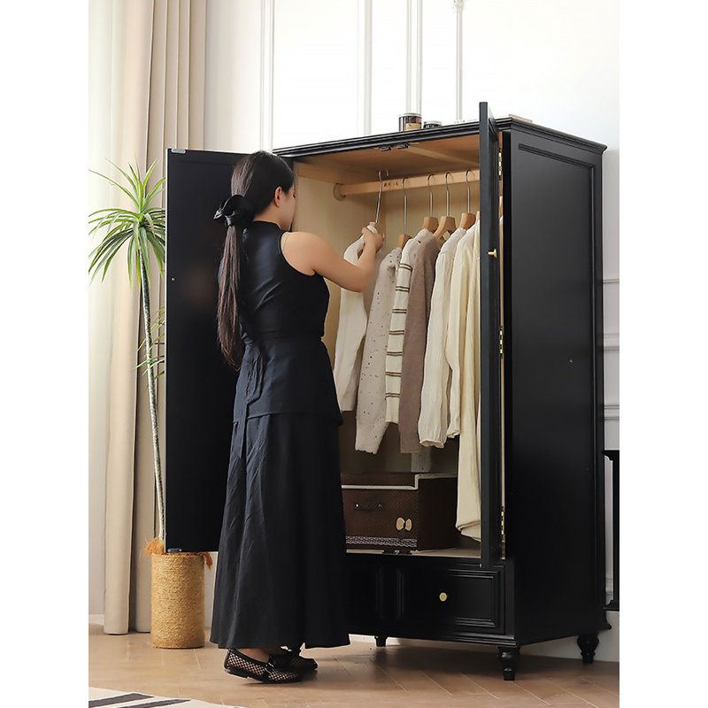 Garde-robe de style américain en bois massif