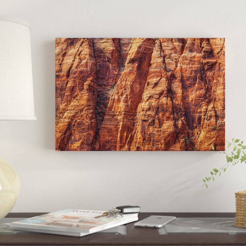 «Cliffhanger» par Bill Sherrell, impression sur toile tendue, H 18 po x l 26 po x P 1,5 po, Toile avec cadre noir