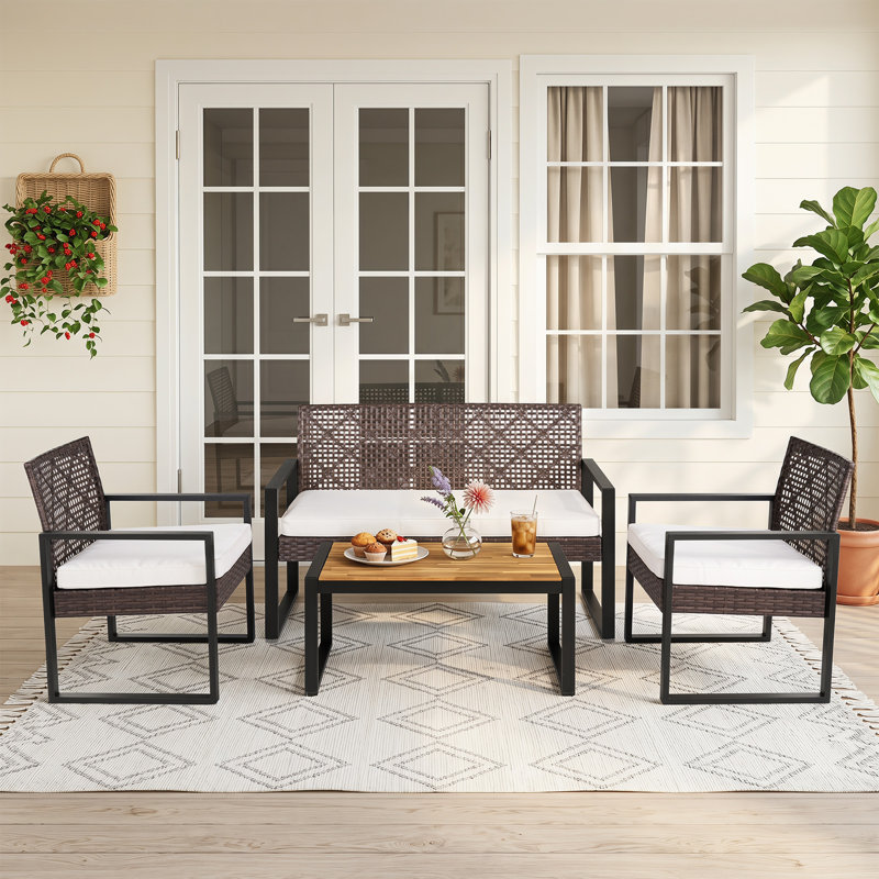 Table basse 4 pièces avec 2 chaises simples pour causeuse et patio