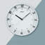 Horloge murale ronde gris clair pour le salon