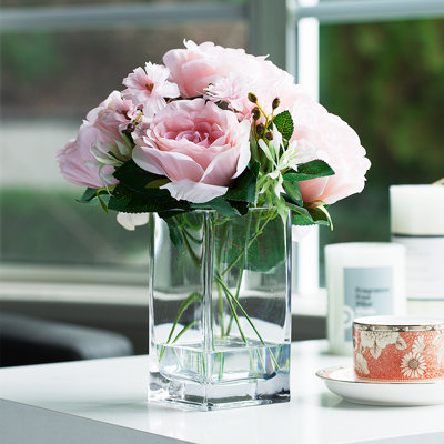 Arrangement floral rose dans un vase