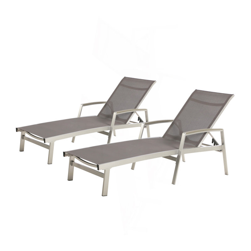 CHAISE LUNGE