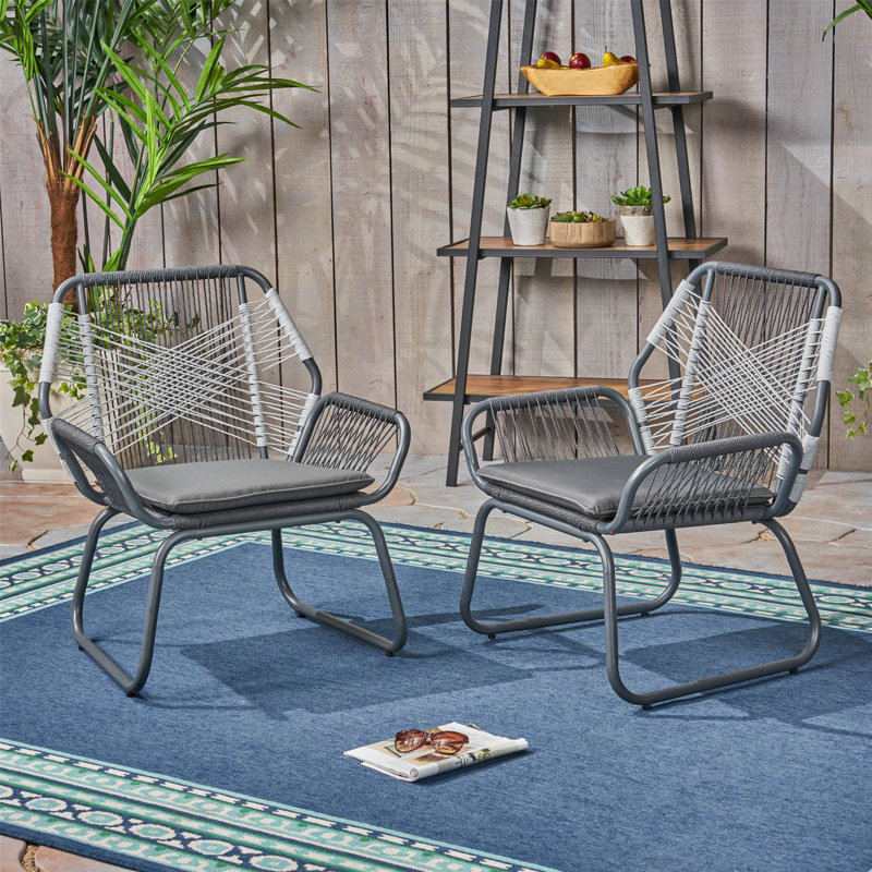 Fauteuil club moderne à deux accoudoirs, structure en acier