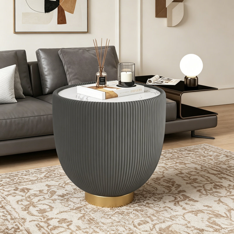 Table de bout moderne moderne en pierre frittée avec bord en cuir, table de bout avec base en métal pour un décor luxueux