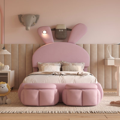 Lit plateforme simple tapissier avec oreilles dessinées et tête de lit rose clair