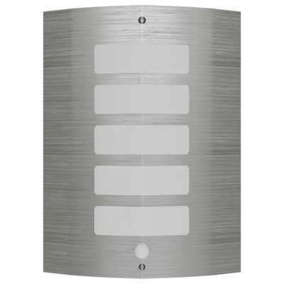 Hardwired / Plug-in Outdoor Sconce