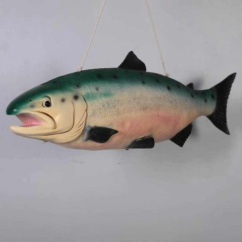 Statue de saumon suspendu poisson grandeur nature