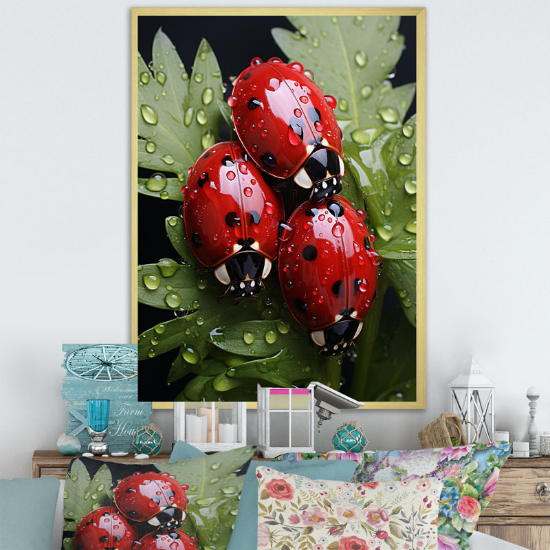 Tiny Ladybug Garden Guardians sur impression sur toile, Cadre doré simple, H 32 po x l 24 po x P 1 po