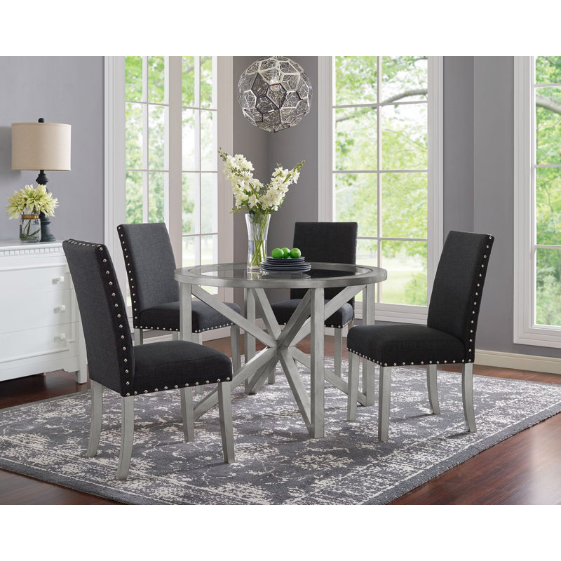 Ensemble repas pour quatre personnes