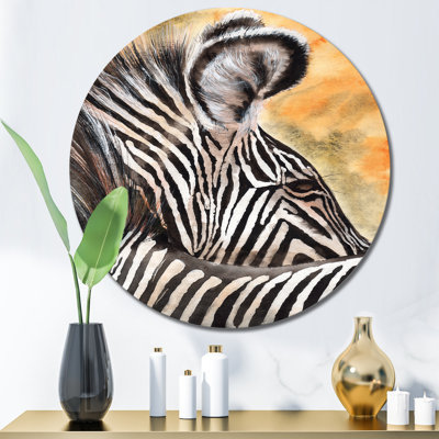 Zèbre avec rayures contrastantes en noir et blanc - art mural traditionnel en cercle en métal