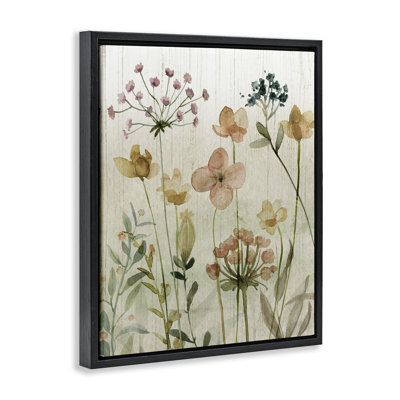 «Soft Rustic Cottage Florals», art mural encadré sur toile flottante, design par Livi Finn